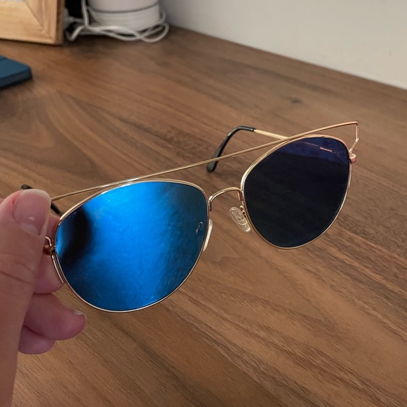 ALDO Reflective Sunglasses - Picture 3 of 3